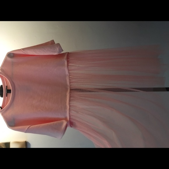 🆕Pink top w/ tule detail🆕🆕🆕🆕🆕🆕 - Picture 2 of 3